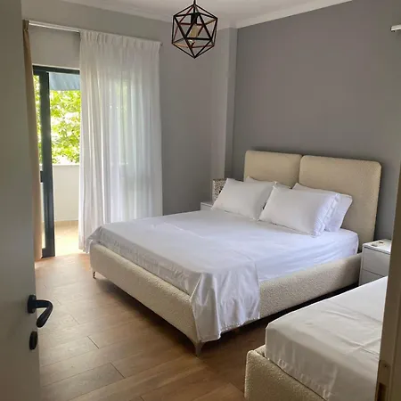 Lana River Modern דירה טיראנה